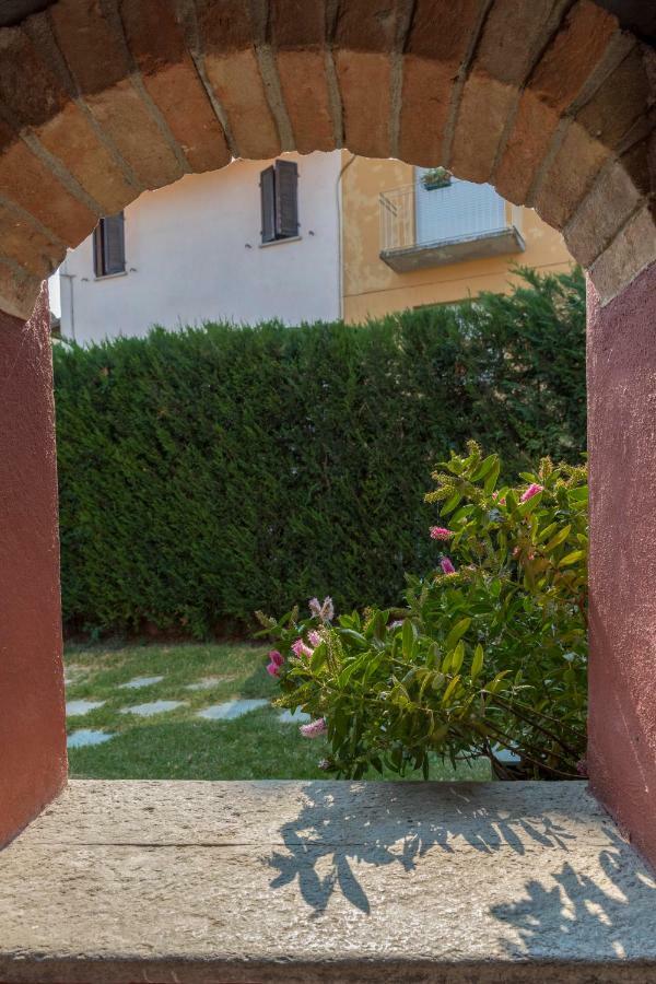 Villa Goccia Di Vino La Morra Kültér fotó
