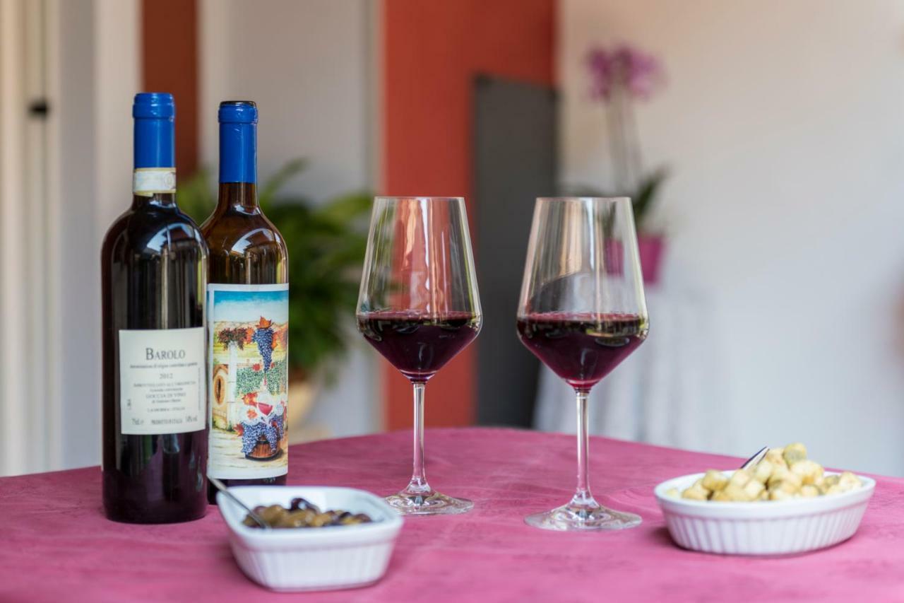 Villa Goccia Di Vino La Morra Kültér fotó